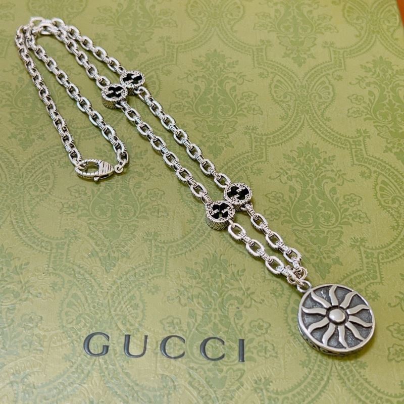 G*u*i necklaces